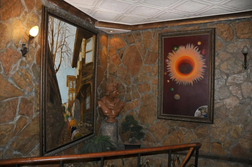 Megara Palace