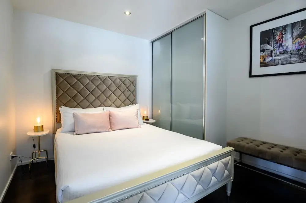 PENTHOUSE Laneway Art, Fed Square & Top Restaurants