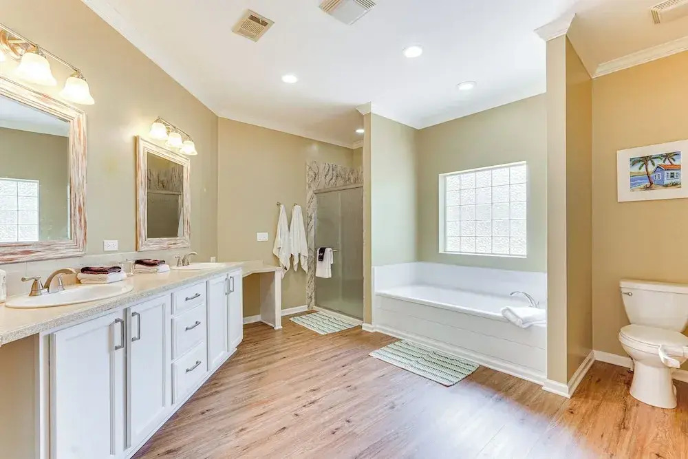 Dog-friendly Panama City Home 1 Mi to Powell Lake!