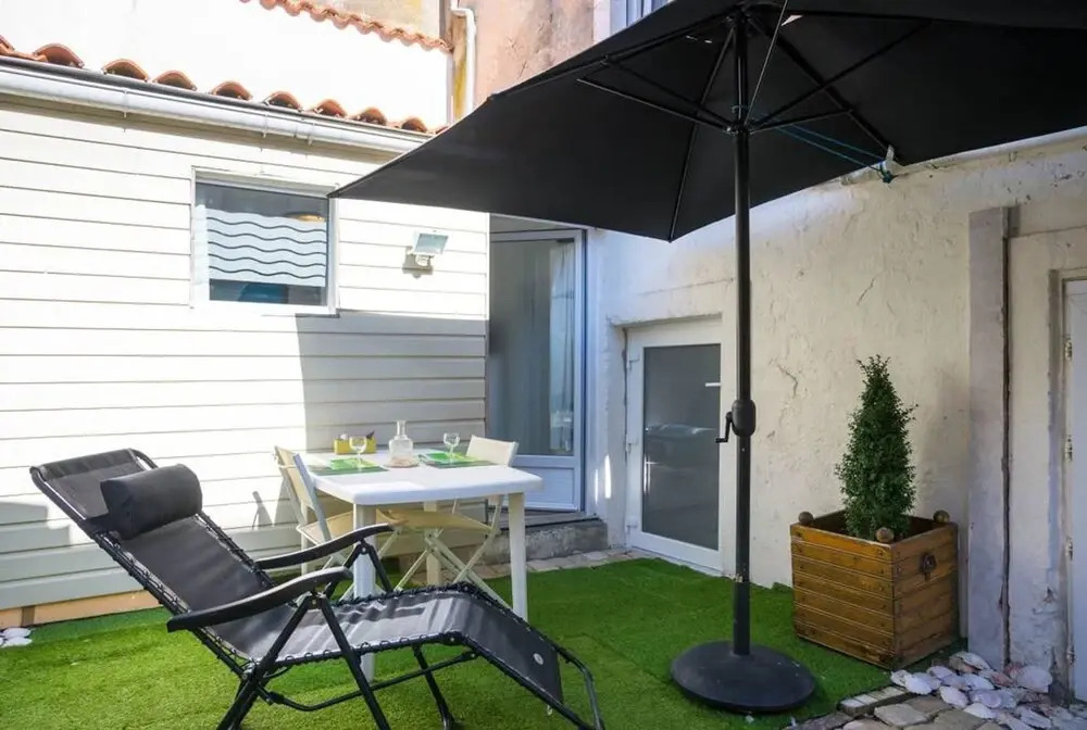 Studio in Les Sables-d'olonne, With Wifi - 100 m From the Beach