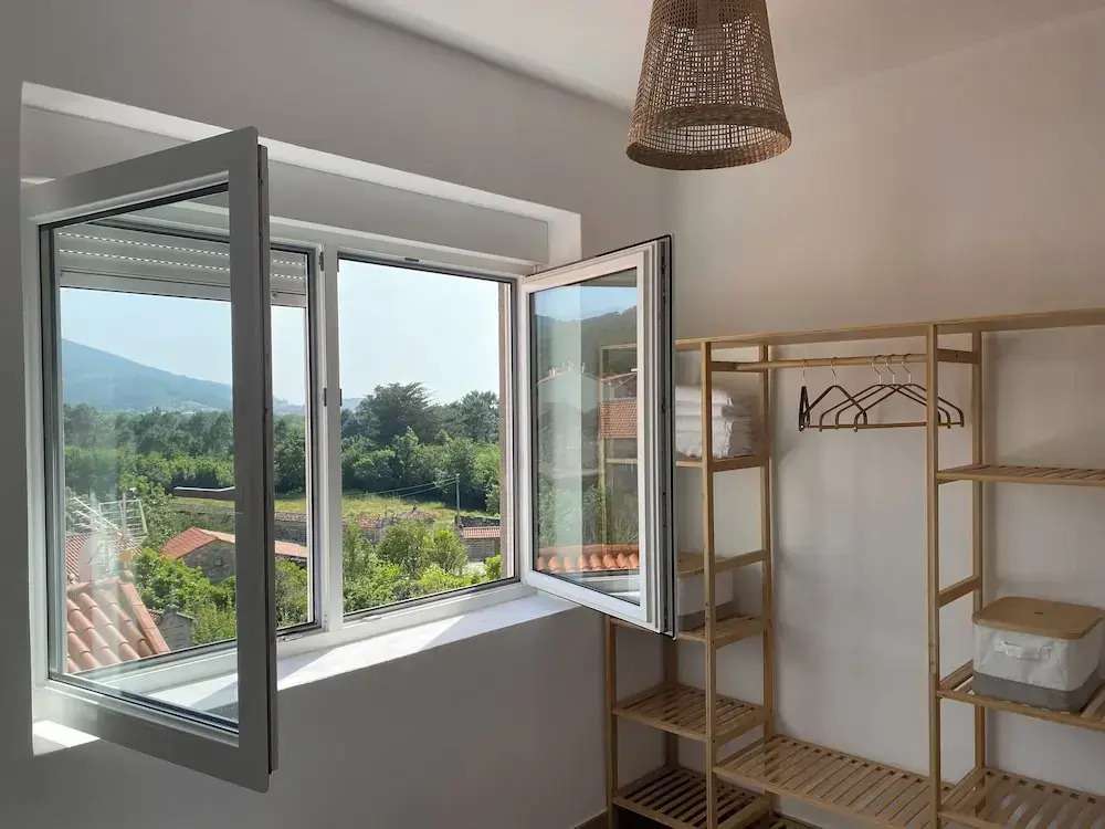 Relax in Comfort at Charming 3-bedroom Vacation Home in Vilar España Carnota