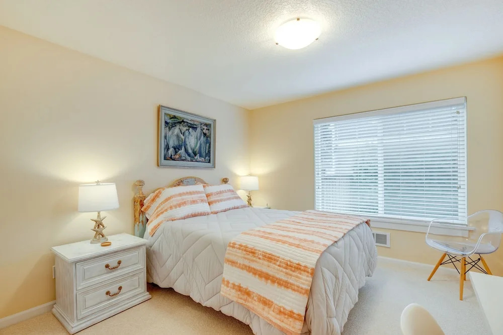 Cozy Waldport Vacation Rental: Steps From the Bay!