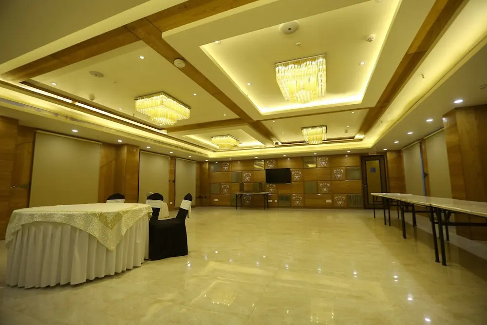 Hotel Gurveer Royal