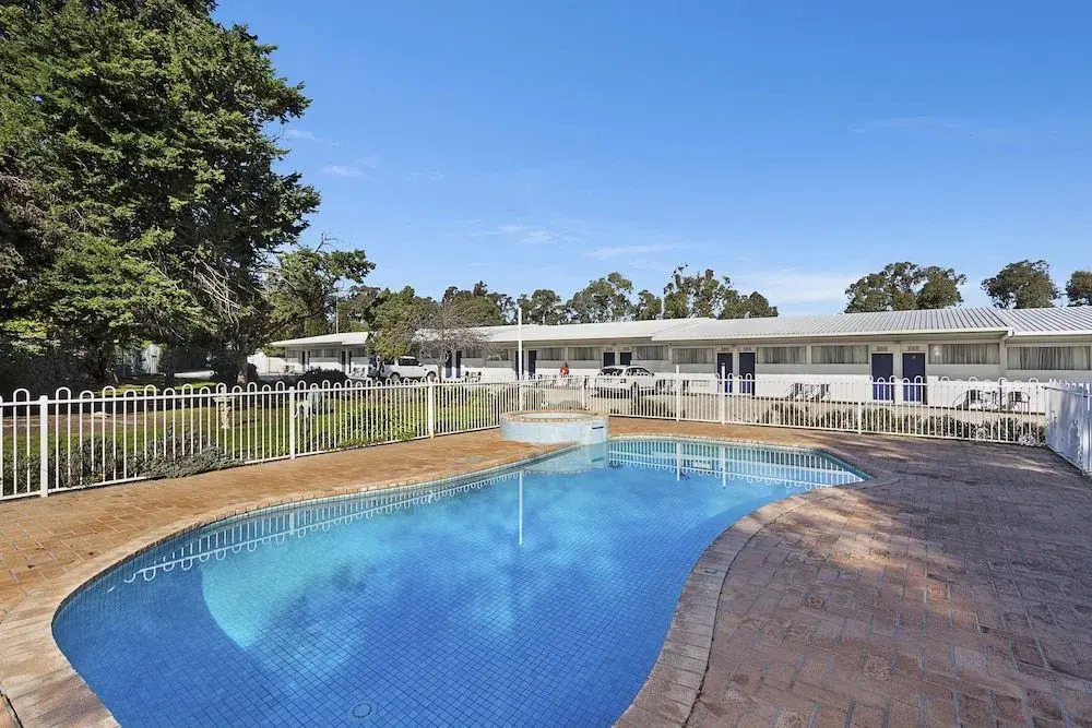 Byer Fountain Motor Inn