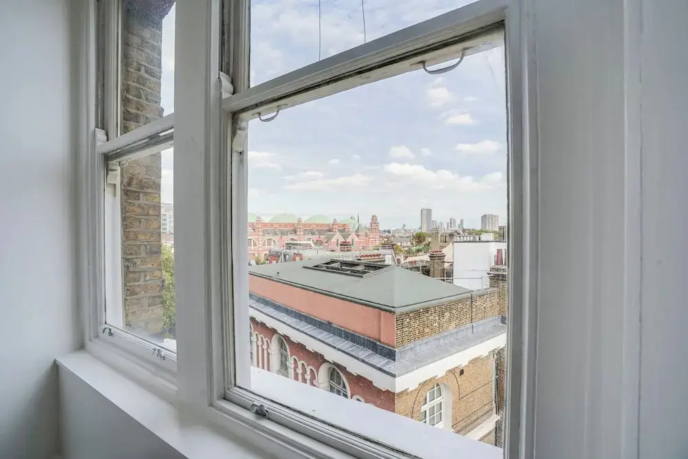 Buckingham Palace 4BR Family Stay Cathedral View