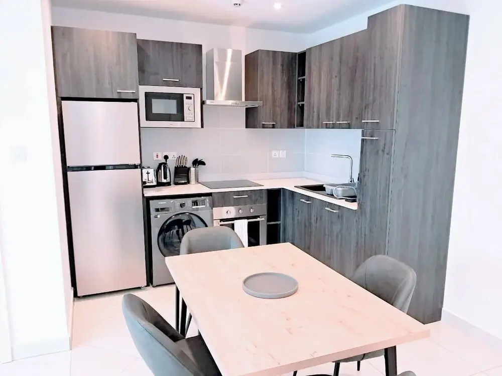Unique 2 BDR Apartment at Loxwood House With Rooftop Pool and Gym