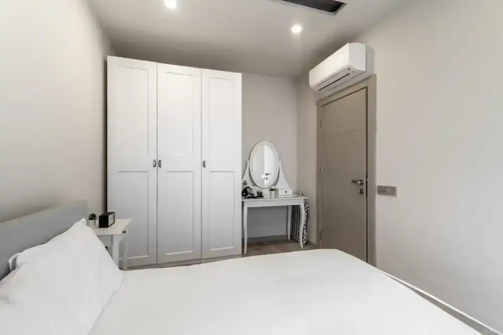 Central Studio w Balcony 10 min to Lara Beach