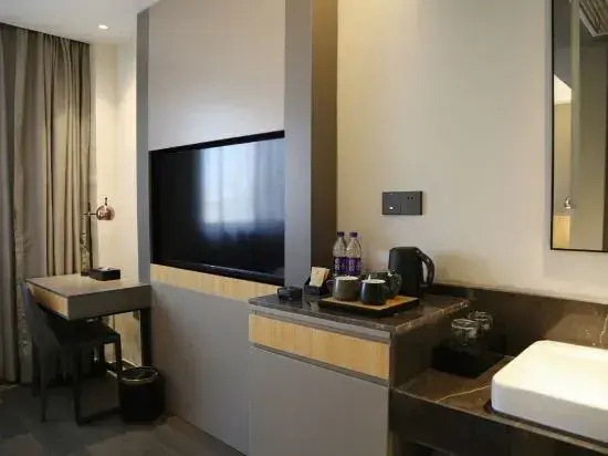 Homeinn Selected Hotel (Linyi Xianggang Road Airport International Convention and Exhibition Center)