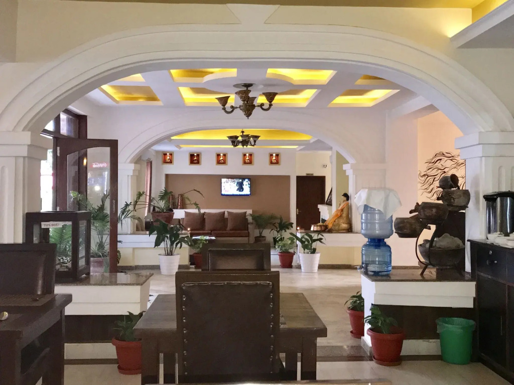 DOM Himalaya Hotel