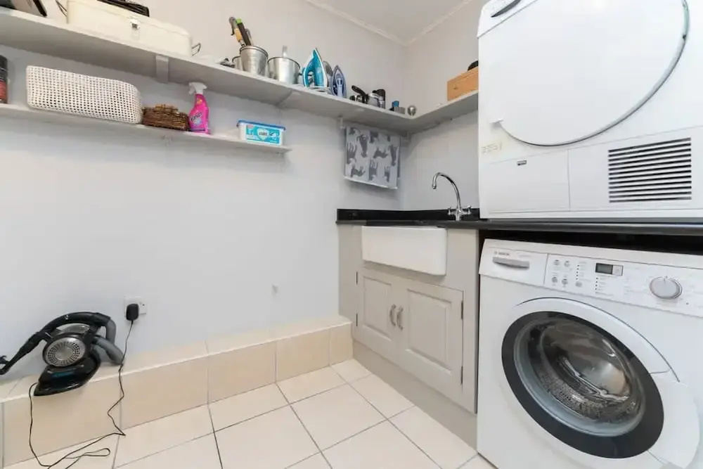Host Stay Temple Street Townhouse