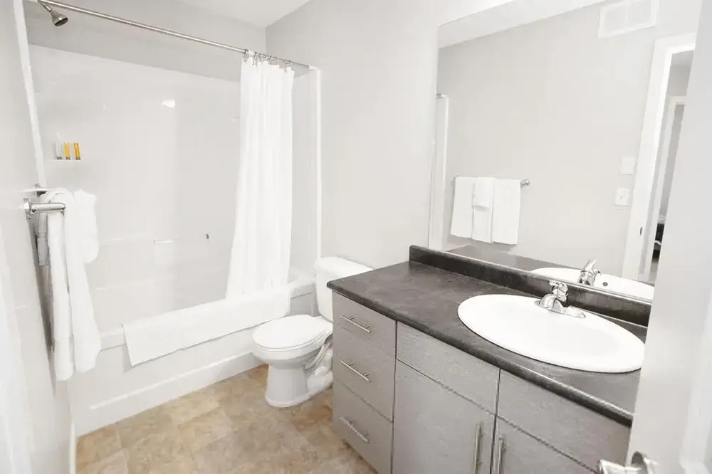 Cheerful 4 Bedroom Townhouse With Parking Wifi