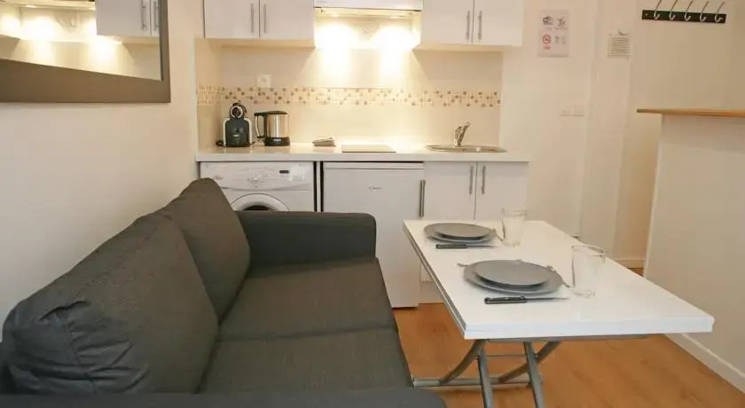 ApartEiffel