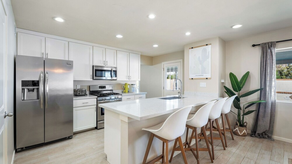 Heated Pool, Fire Pit, Games & Outdoor Dining Just Minutes to Old Town Drift House by Avantstay