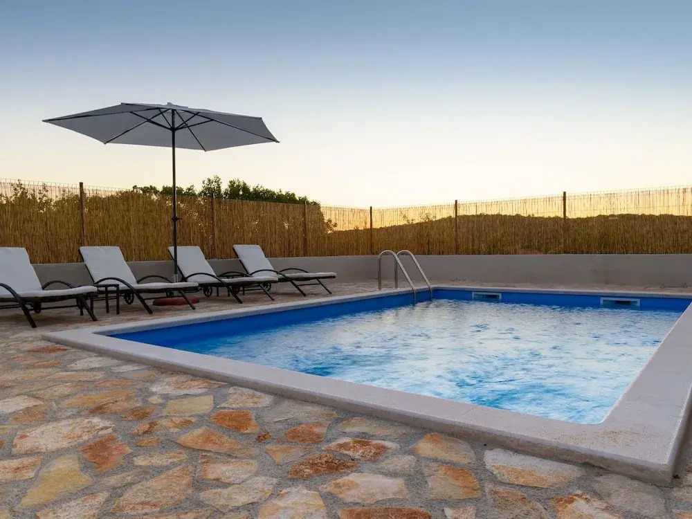 Wonderful Holiday Home With Private Pool and Covered Terrace !