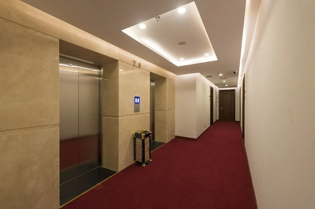 Crystal hotel by Ha My
