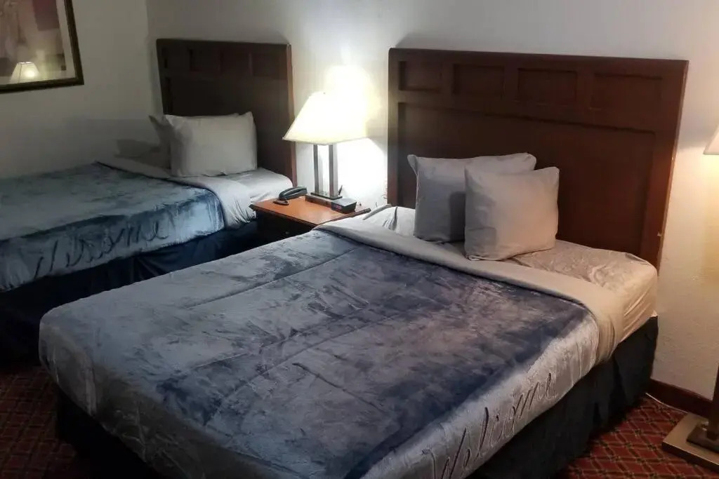 OSU 2 Queens AC WI-FI Coffee Private Hotel 125 Booking