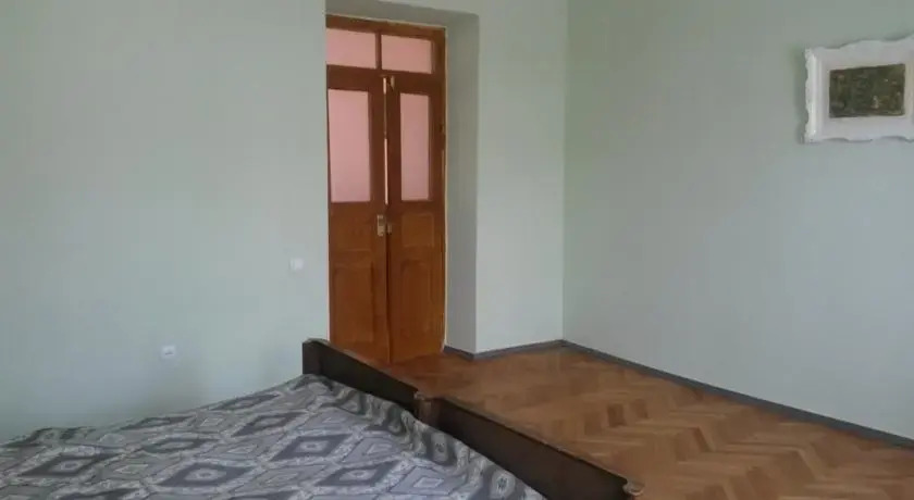 Big House Small Price