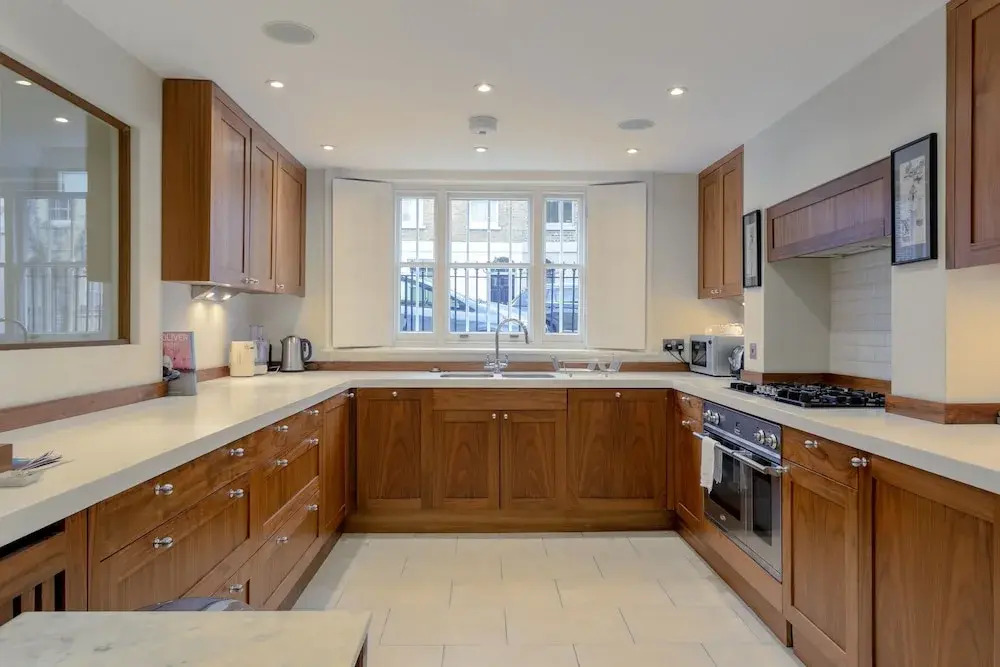 4 Bedroom Family House in Shepherd's Bush
