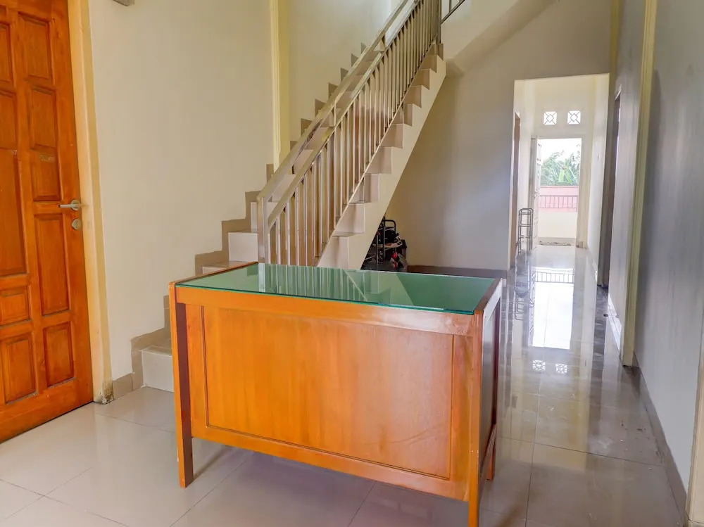 OYO Life 92637 Kost Arya Exclusive
