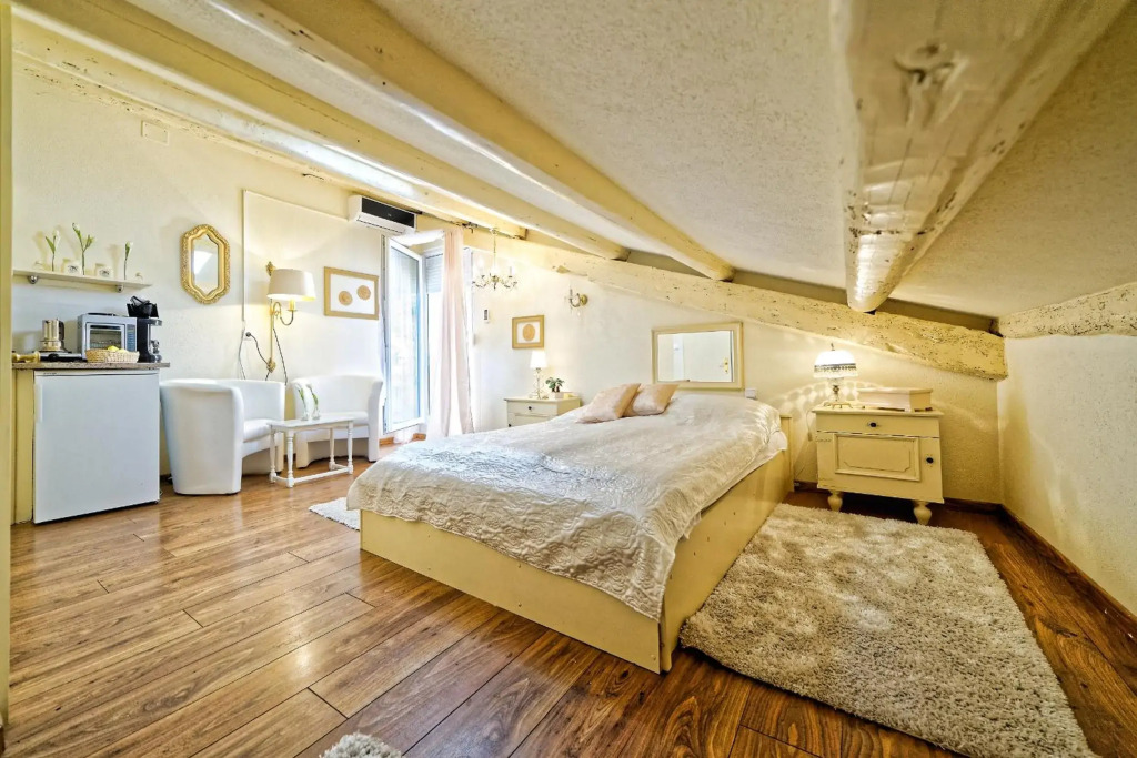 Duplex Apartment Camelia for 4 in charming Old town