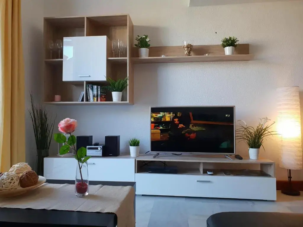 Duplex apartment No 4, close to sea and beach, heated pool, aircondition, wifi