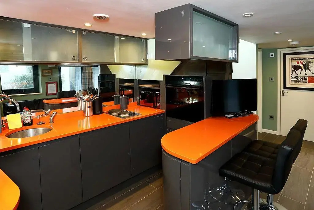 Snobs and Rebels Apartments