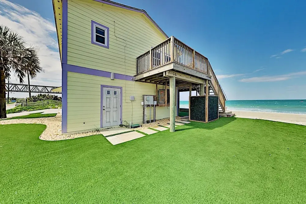 Hercules By The Sea W/ Expansive Deck & Patio 4 Bedroom Home