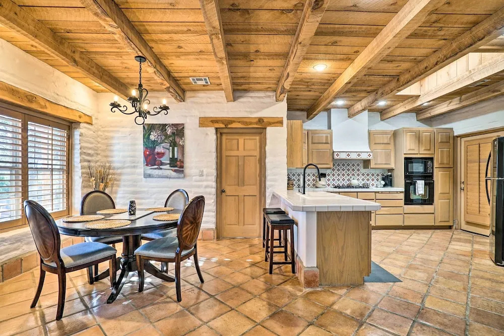 Las Cruces Home La Casa Blanca w/ Courtyard