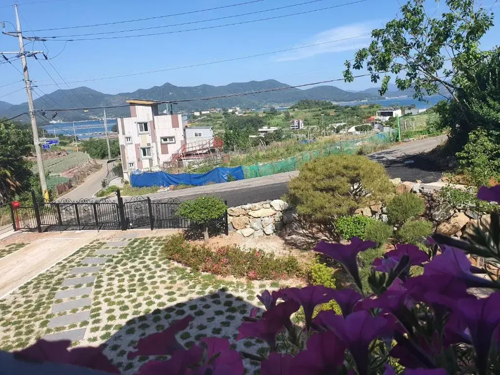 Glory Blue Hill
