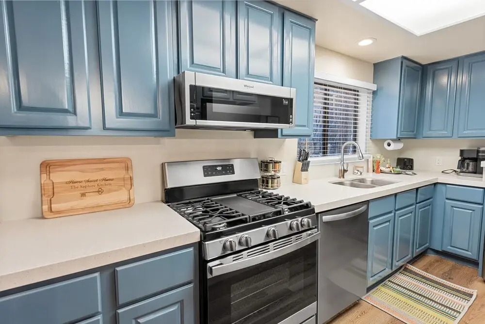 Badger Den - Located In The Heart Of The Village. Modern Aesthetics Meet Mountain Charm! 3 Bedroom Home