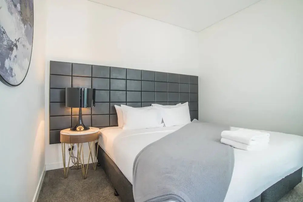 2bed Apartment! Modern Home for 4 at Chatswood
