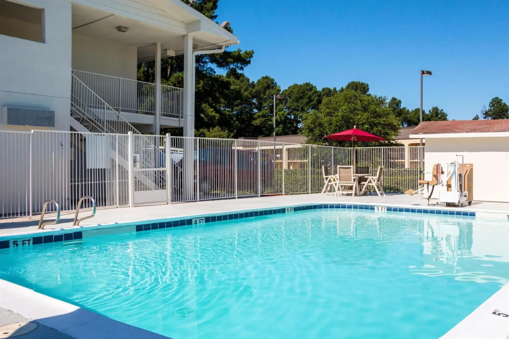 Motel 6-Longview, TX