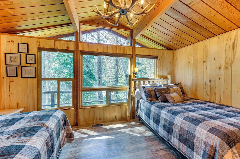Rustic Idaho Retreat w/ Deck, Grill & Chiminea!