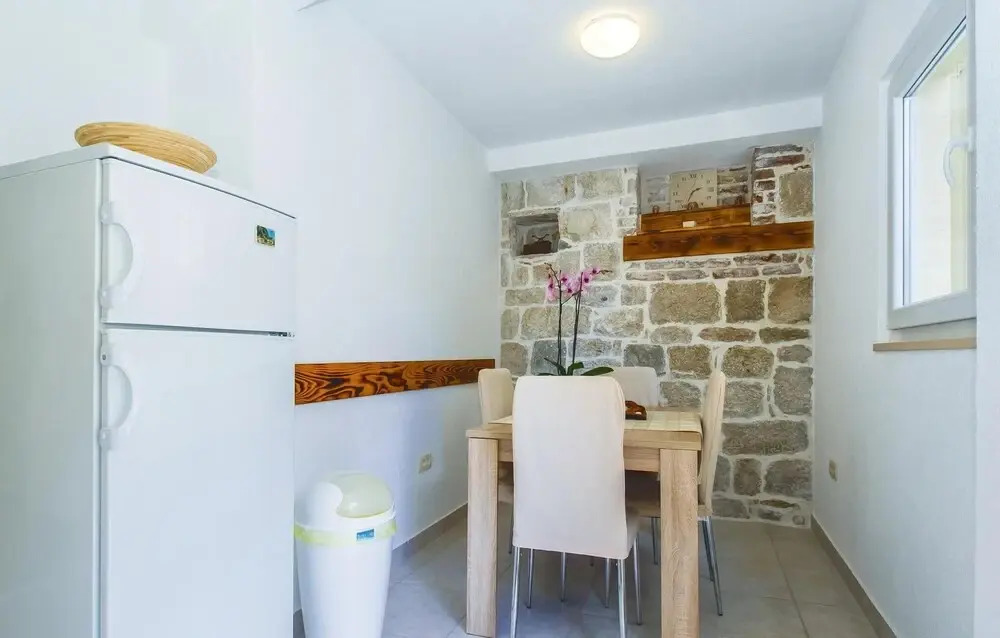 Amazing Home In Omis With Wifi