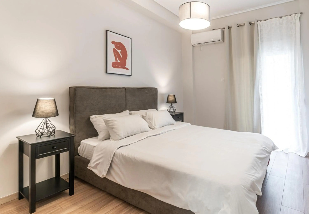 Spacious 2BD apt next to metro
