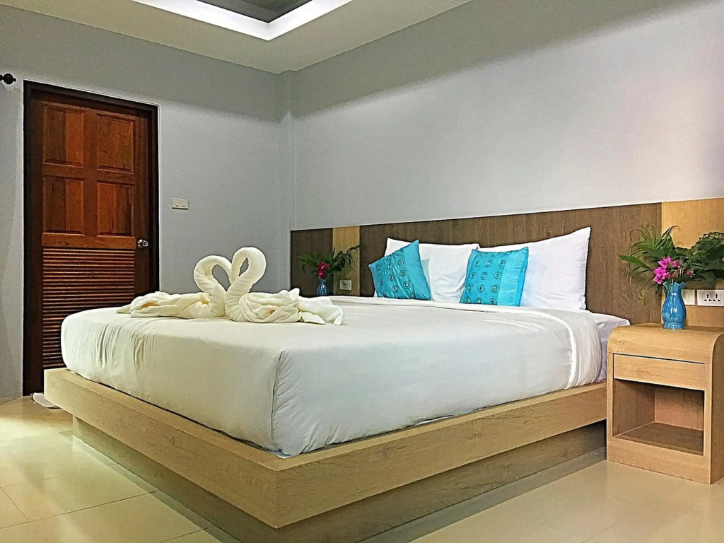 Tonsai Bay Resort