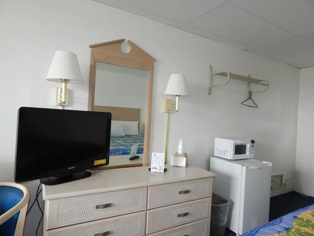 Thunderbird Beach Motel