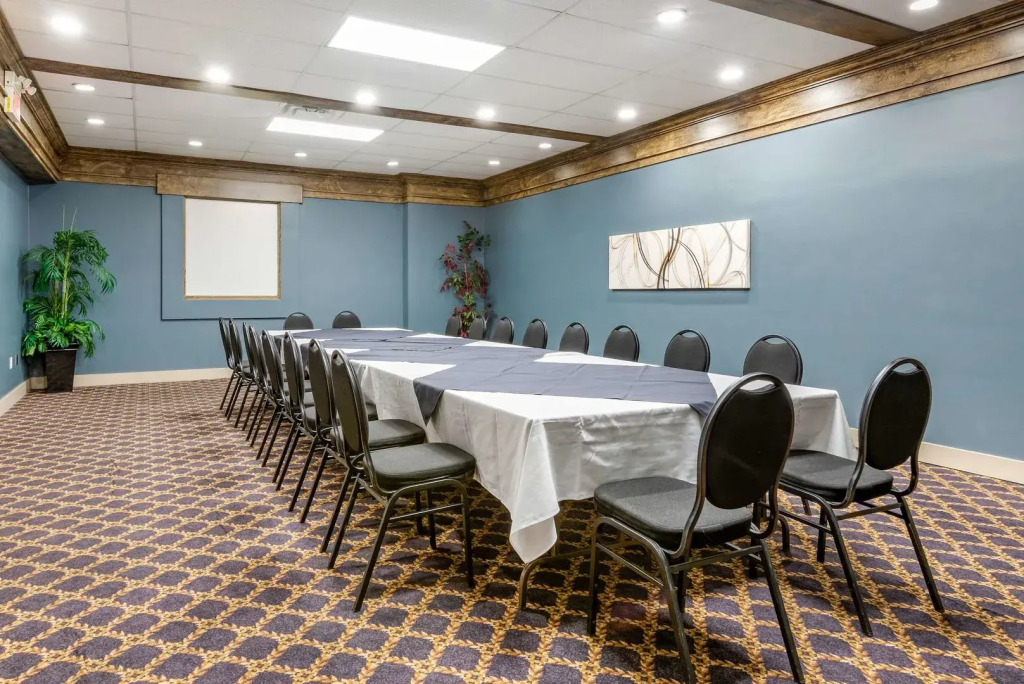 Village Inn & Suites