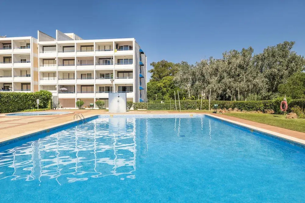 Pé do Lago 1 Bedroom Apartment with Pool