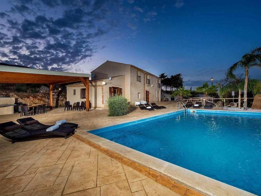 Villa in Sicily Near Guidaloca Bay