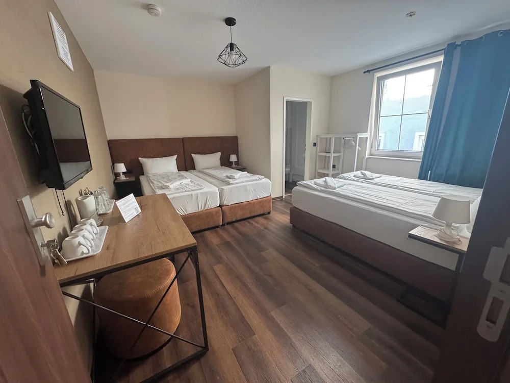 Hotel Capitol Zentrum - 24h