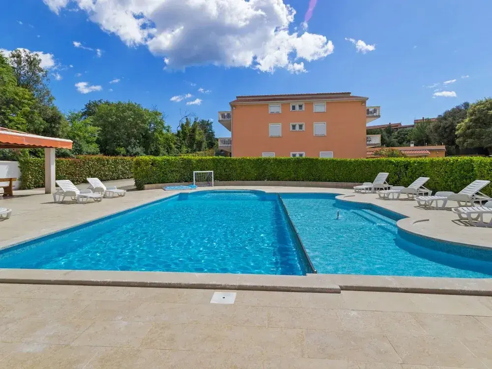 Classy Apartment in Banjole near Beach & Pula City