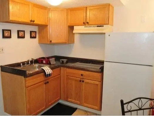 Travelers Place Inn & Suites