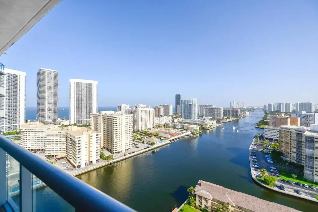 Awesome 2BR Condo @Beachwalk Resort W/Pool
