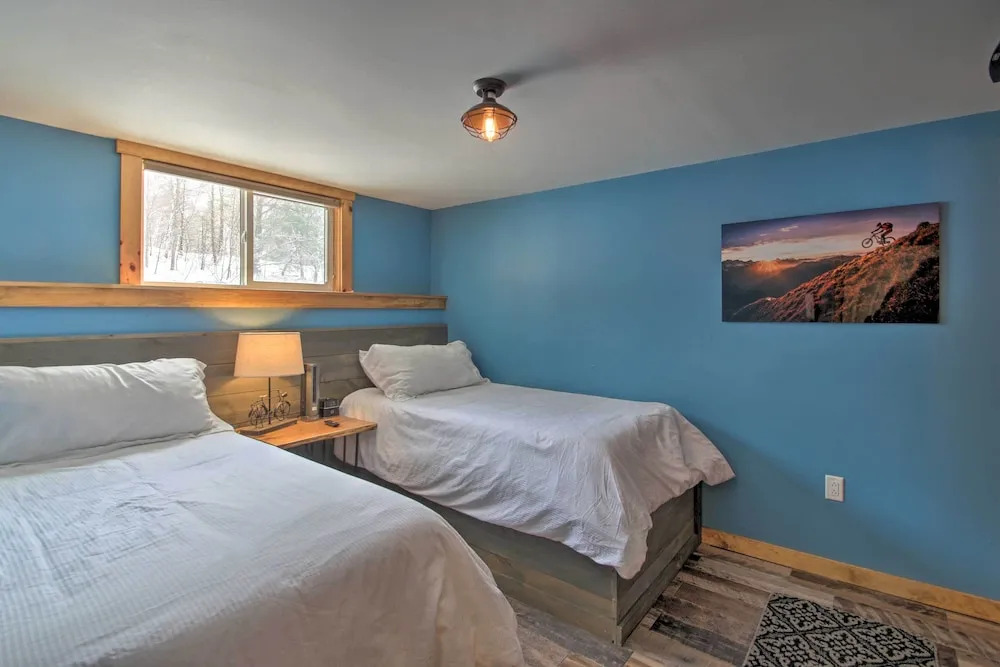 Slopeside Burke Mountain Condo w/ Fireplace!