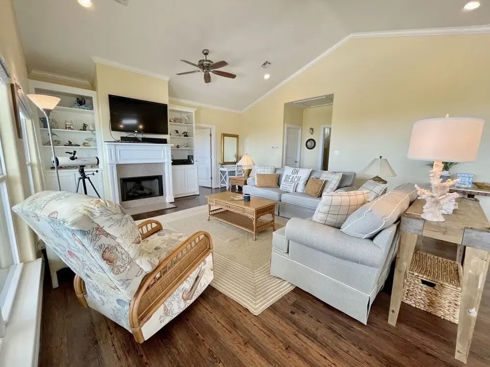 Beachy Beach 3 Bedroom Home by Redawning