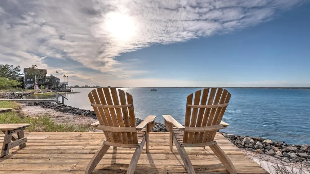 Bungalow 8 - 1br, Waterfront