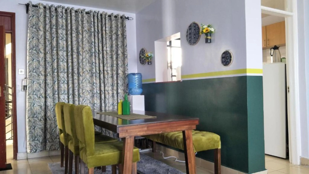 Cozy Rooms JKIA -Games Nights - Gated - Secure -3 Bedroom -5 Beds -2Baths -15Mins to JKIA-SGR