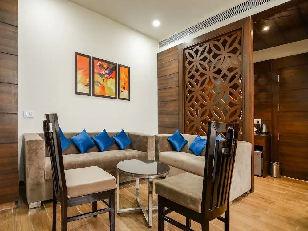 Edition O 30009 Skyhilton Alam Bagh