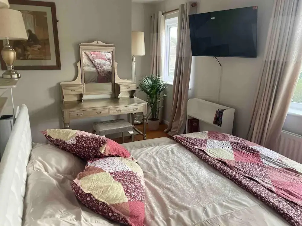 Mersea Island Retreat - 4 Bedroom House